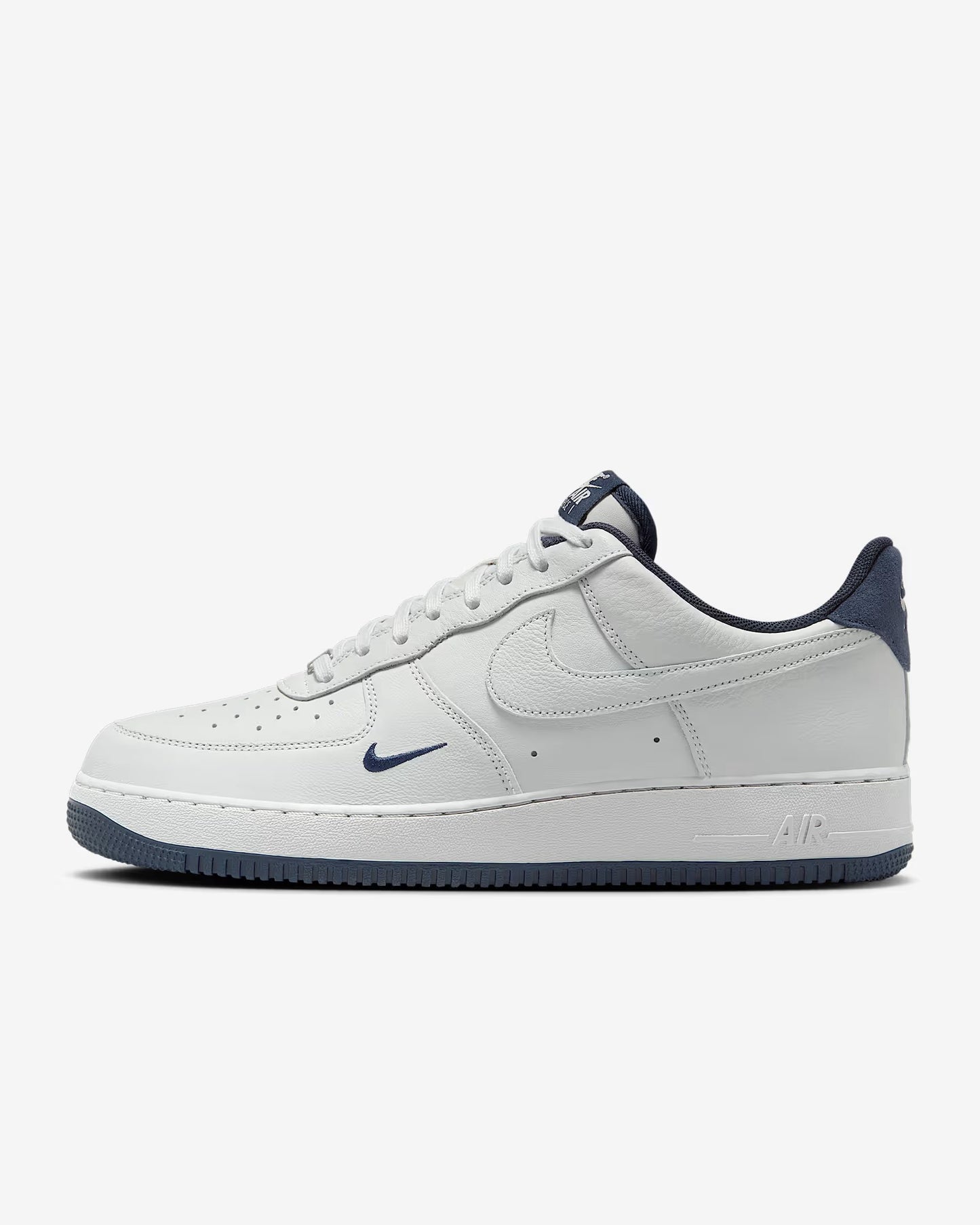 Zipped Nike Air Force 1 '07 LV8